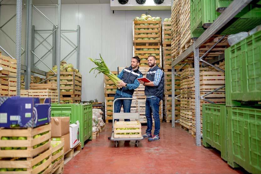 Magazijn met kratten